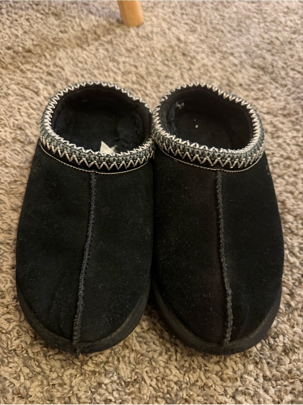 UGG Tasman Slippers Black Women’s Size 7 Suede Sheepskin Slip-On House Shoes